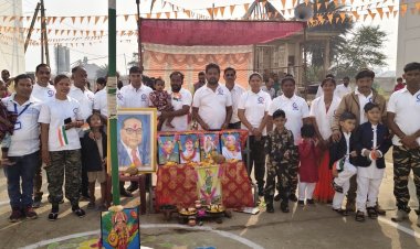 26 जनवरी 77वें गणतंत्र दिवस के अवसर पर विधानसभा थाना द्वारा बनाए गए पुलिस मितान टीम द्वारा ध्वजा रोहण कार्यक्रम