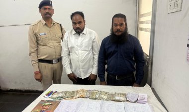 गुढ़ियारी में सट्टा पट्टी लिखते दो आरोपी गिरफ्तार, नकदी और सामान बरामद