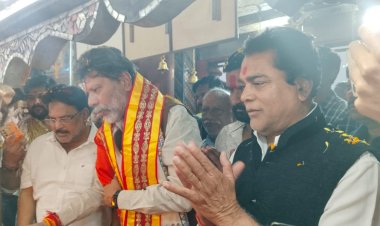 आस्था और सेवा का संगम: रेलवे स्टेशन नर्मदापारा के संकटमोचन हनुमान मंदिर में किरण सिंहदेव ने की पूजा-अर्चना, वितरित किया भंडारे का प्रसाद