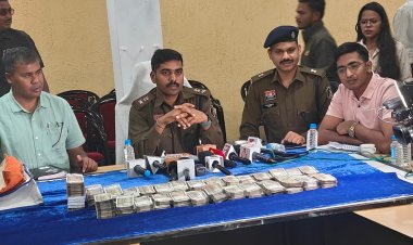 थाना सिविल लाईन क्षेत्र के मल्टीलेबल पार्किंग में खड़ी कार से नगदी रकम किये थे गबन।