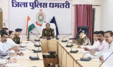 डीजीपी महोदय के निर्देशों के परिपालन में एसपी धमतरी ने ली राजपत्रित अधिकारियों, विधानसभा सेल एवं शाखा प्रभारियों की बैठक