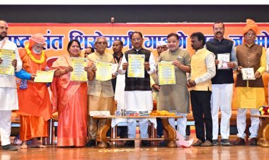 मुख्यमंत्री राष्ट्र संत शिरोमणि गाडगे बाबा 150वीं जयंती पर आयोजित निर्मल दिवस कार्यक्रम में हुए शामिल