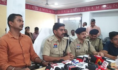 रायपुर पुलिस का बड़ा प्रहार: कालीबाड़ी के 'नशे के साम्राज्य' का अंत, कुख्यात हिस्ट्रीशीटर मुकेश बनिया और उसका भाई गिरफ्तार ...