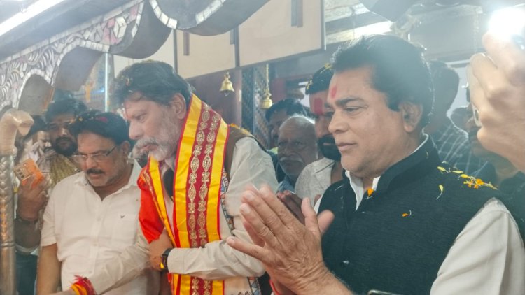 आस्था और सेवा का संगम: रेलवे स्टेशन नर्मदापारा के संकटमोचन हनुमान मंदिर में किरण सिंहदेव ने की पूजा-अर्चना, वितरित किया भंडारे का प्रसाद