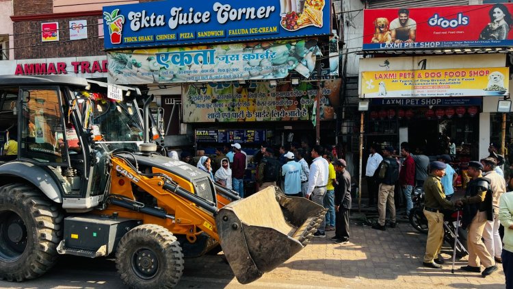 रायपुर: जोन-05 में नगर निगम का बड़ा एक्शन, अवैध निर्माण और अतिक्रमण पर चला बुलडोज़र