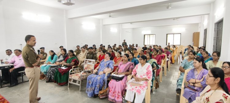 धमतरी में मानव तस्करी और बाल संरक्षण पर एक दिवसीय कार्यशाला संपन्न: पुलिस अधीक्षक ने दिया 'पीड़ित-केंद्रित' पुलिसिंग का मंत्र...