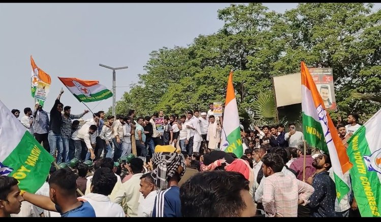 केंद्र सरकार की नीतियों के खिलाफ युवा कांग्रेस का प्रदर्शन, BJP कार्यालय घेरने निकले कांग्रेसियों को पुलिस ने रोका, झूमाझटकी भी हुई...