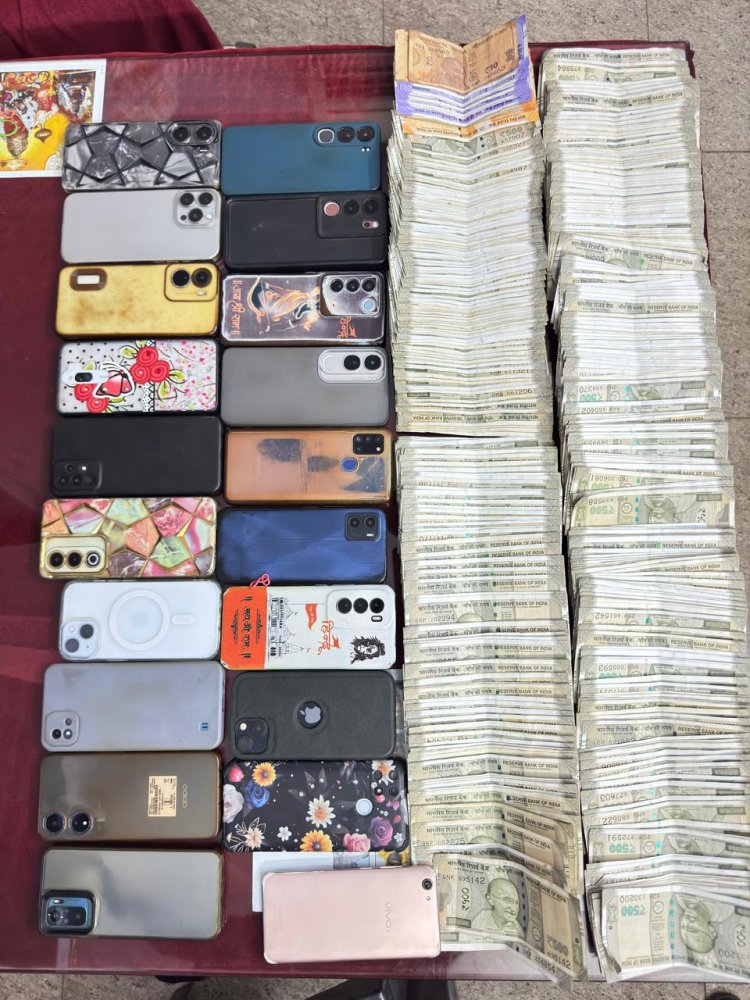 राजधानी के ट्रांसपोर्ट नगर में पुलिस की बड़ी दबिश, 19 जुआरी गिरफ्तार, लाखों का माल बरामद ...