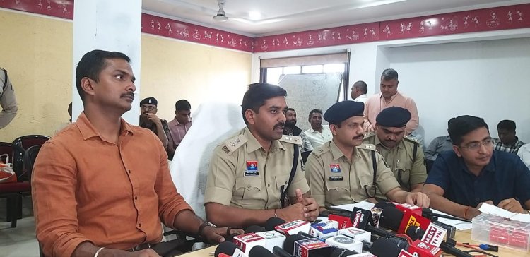रायपुर पुलिस का बड़ा प्रहार: कालीबाड़ी के 'नशे के साम्राज्य' का अंत, कुख्यात हिस्ट्रीशीटर मुकेश बनिया और उसका भाई गिरफ्तार ...