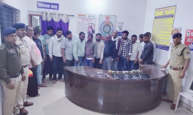 दुर्ग: कृष्णा वाटिका रिसॉर्ट में पुलिस का छापा, जुए के फड़ से 16 गिरफ्तार, 25 लाख का माल बरामद