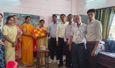 मानवता की मिसाल: शासकीय हाई स्कूल गोंडपारा में सफाई कर्मी का जन्मदिन उल्लासपूर्वक मनाया गया