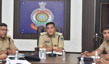 भिलाई में SSP विजय अग्रवाल की क्राइम मीटिंग, लंबित मामलों के त्वरित निराकरण के सख्त निर्देश ...