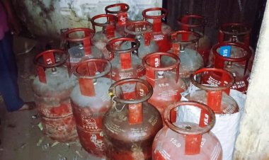अवैध गैस सिलेंडरों के साथ आरोपी गिरफ्तार, खमतराई पुलिस की बड़ी कार्रवाई ...