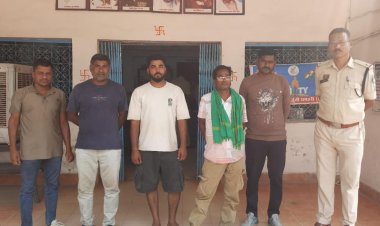 धमतरी: जुआ खेलते 5 गिरफ्तार, 2.75 लाख का माल बरामद ...