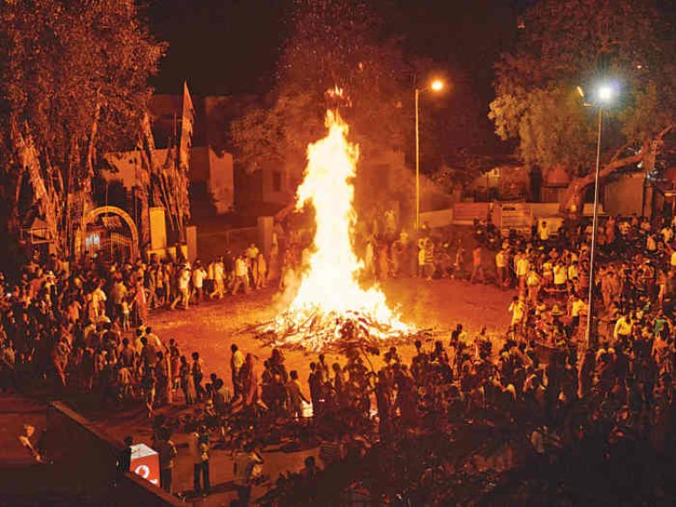 बुराई पर अच्छाई की जीत: कब है होलिका दहन? जानें सटीक तिथि, शुभ मुहूर्त और पूजन विधि