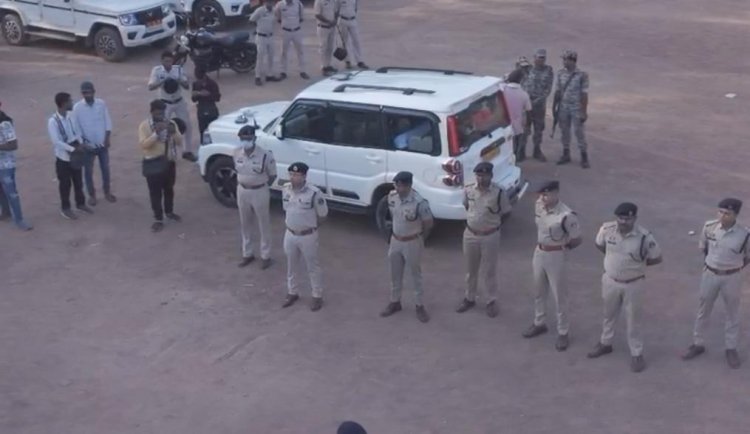 होली पर रायगढ़ पुलिस का 'सुरक्षा चक्र': एसएसपी शशि मोहन सिंह की हुड़दंगियों को सीधी चेतावनी— "होली जेल में भी मन सकती है" ...