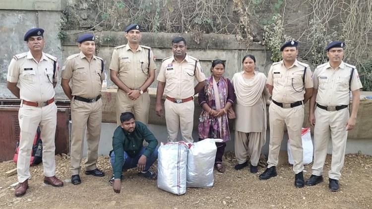 रायपुर: पति-पत्नी बनकर गांजा तस्करी कर रहे प्रेमी-जोड़े को पुलिस ने दबोचा, 13 किलो गांजा जब्त