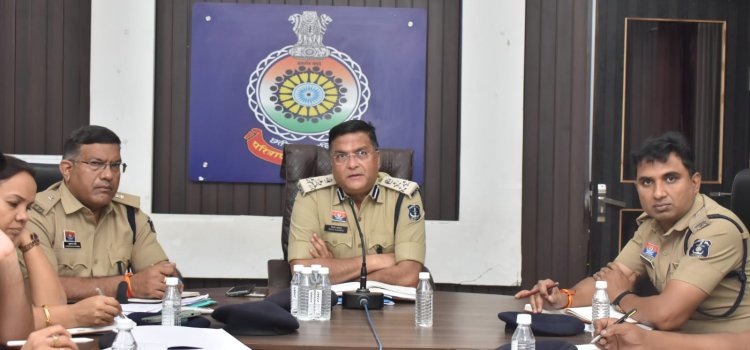 भिलाई में SSP विजय अग्रवाल की क्राइम मीटिंग, लंबित मामलों के त्वरित निराकरण के सख्त निर्देश ...