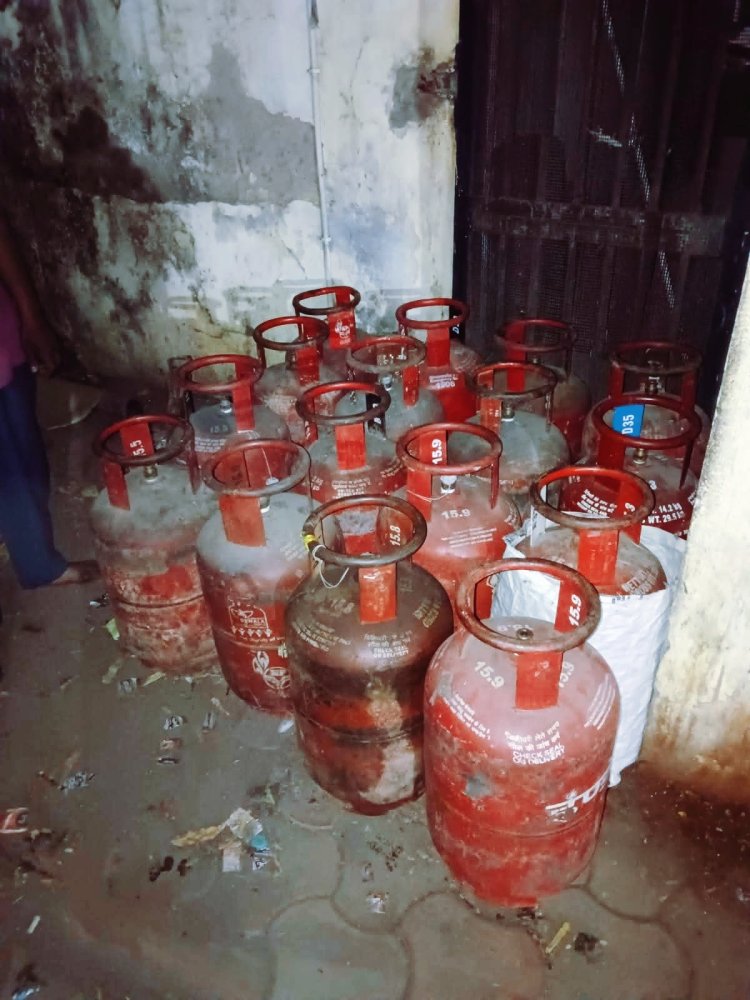 अवैध गैस सिलेंडरों के साथ आरोपी गिरफ्तार, खमतराई पुलिस की बड़ी कार्रवाई ...