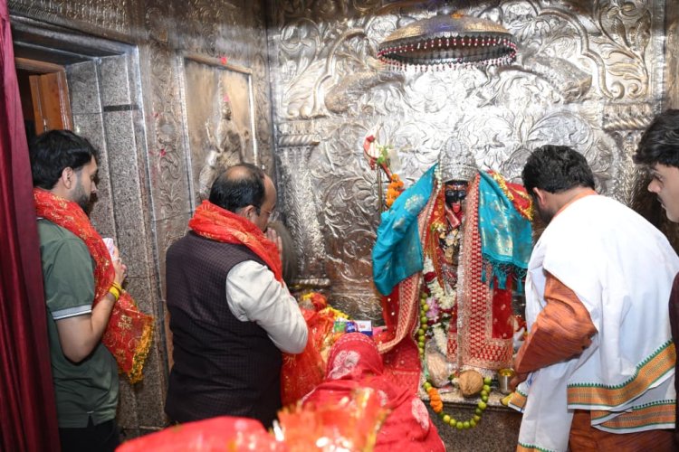 दुर्गा अष्टमी पर उप मुख्यमंत्री अरुण साव ने सपरिवार की पूजा-अर्चना, प्रदेशवासियों की खुशहाली की कामना