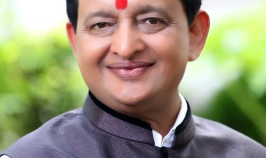 छत्तीसगढ़ की जीवनदायिनी '108 संजीवनी' का नया अवतार, बसना विधायक डॉ. संपत अग्रवाल ने आधुनिक एंबुलेंस सेवाओं का किया भव्य स्वागत ...