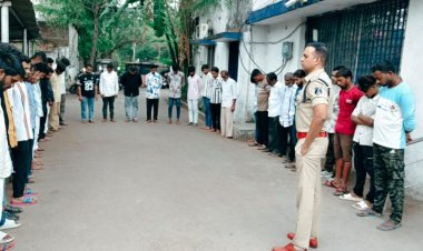 सार्वजनिक स्थानों पर जाम छलकाने वालों पर पुलिस का शिकंजा, 64 गिरफ्तार ...