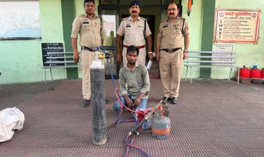 गैस कटर लेकर ATM काटने पहुंचा था शातिर लुटेरा, रायगढ़ पुलिस की मुस्तैदी से सलाखों के पीछे ...