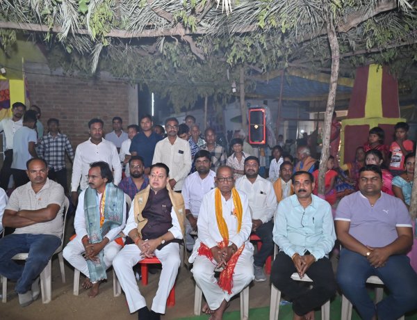 विधायक डॉ. संपत अग्रवाल ने कुदारीबाहरा और सलडीह में की जनसंपर्क की नई शुरुआत, 'गाँव चलो-घर चलो अभियान' को मिला भारी जनसमर्थन ...