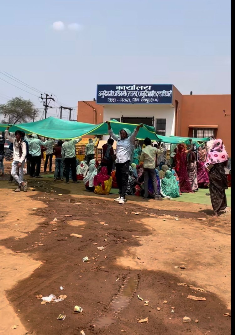 तिल्दा में ग्राम अलदा के ग्रामीणों का उग्र विरोध, तीन दिनों से एसडीएम कार्यालय के सामने धरना जारी ...