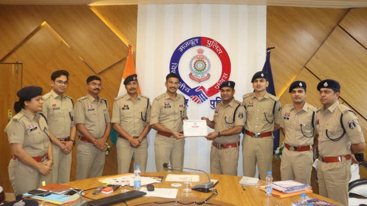 कांकेर पुलिस ने 'Cop of the Month' से बढ़ाया जवानों का मान, SP ने किया सम्मानित ...