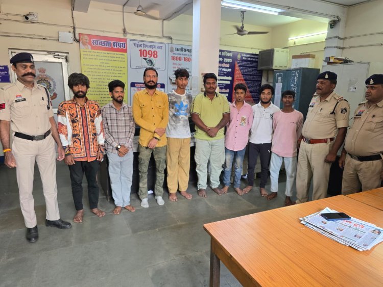 रायपुर: तड़के सुबह पुलिस की बड़ी स्ट्राइक; सेंट्रल ज़ोन में 132 बदमाशों की परेड, 11 वारंटी गिरफ्तार ...