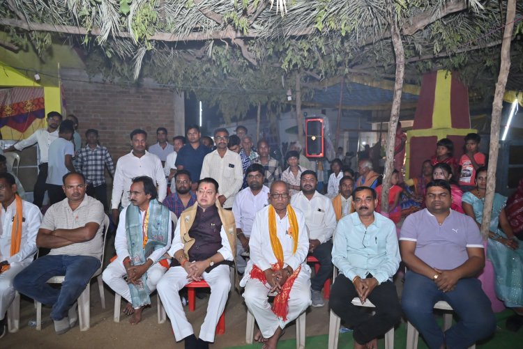 विधायक डॉ. संपत अग्रवाल ने कुदारीबाहरा और सलडीह में की जनसंपर्क की नई शुरुआत, 'गाँव चलो-घर चलो अभियान' को मिला भारी जनसमर्थन ...