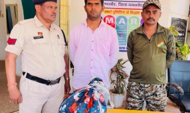 धमतरी पुलिस की बड़ी कार्रवाई: दो अवैध शराब तस्कर गिरफ्तार, वाहन सहित सवा लाख का माल जब्त ...