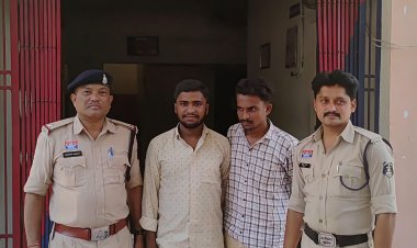 धमतरी में आईपीएल सट्टा नेटवर्क पर पुलिस का स्ट्राइक; बग्गा बार के पीछे से दो बुकी गिरफ्तार