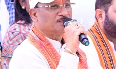 सरगुजा जिले के ग्राम सिलमा में अचानक उतरा मुख्यमंत्री श्री साय का हेलीकॉप्टर