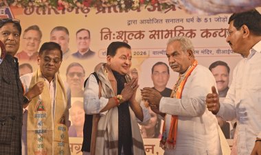 विधायक डॉ. संपत अग्रवाल ने 51 नव-युगलों को दिया आशीर्वाद, अग्रवाल संगठन के निःशुल्क सामूहिक विवाह में उमड़ा जनसैलाब
