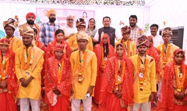 मुख्यमंत्री कन्या विवाह योजना: बसना में गूंजी शहनाइयां, विधायक डॉ. संपत अग्रवाल ने 57 बेटियों का किया कन्यादान