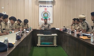 एसएसपी रायगढ़ ने ली समीक्षा बैठक: अपराध नियंत्रण और 'ऑपरेशन तलाश' पर जोर