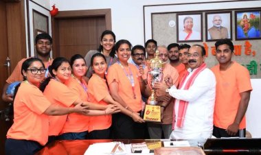 उप मुख्यमंत्री श्री अरुण साव से फेडरेशन कप मिक्स्ड नेटबॉल चैंपियनशिप में रजत पदक जीतने वाले खिलाड़ियों ने की मुलाकात