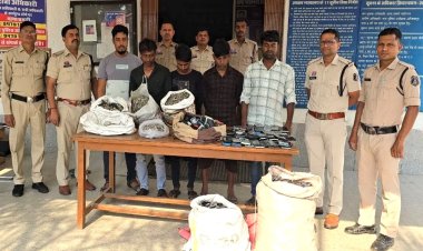 अंबिकापुर में साइबर फ्रॉड के बड़े नेटवर्क का भंडाफोड़; 760 मोबाइल और 95 किलो चांदीनुमा पायल के साथ पश्चिम बंगाल के 5 आरोपी गिरफ्तार