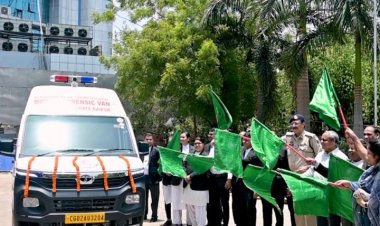 रायपुर पुलिस की जांच को मिली नई रफ्तार: एफएसएल डायरेक्टर और पुलिस कमिश्नर ने किया आधुनिक मोबाइल फोरेंसिक वैन का शुभारंभ