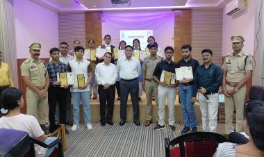 CG और CBSE बोर्ड के मेधावी छात्रों को किया दुर्ग पुलिस ने सम्मानित