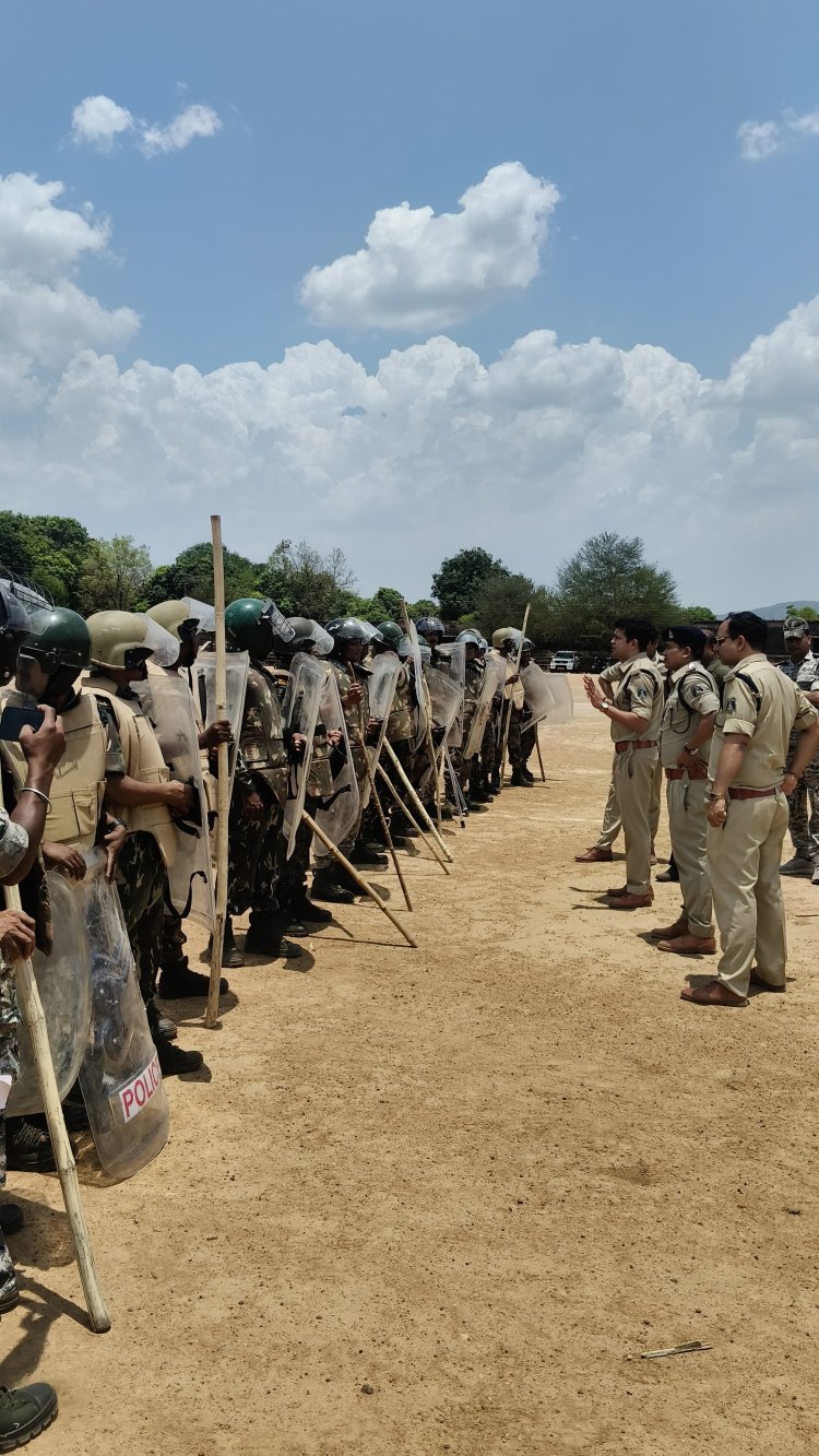 अंतागढ़ में पुलिस का महा-अभ्यास: आपात स्थितियों और भीड़ नियंत्रण के लिए परखी गई जवानों की ताकत