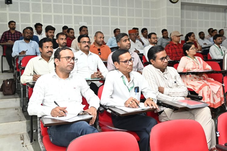 नवा रायपुर स्थित आईआईआईटी में डिजिटल दक्षता एवं एआई एकीकरण पर चरणबद्ध प्रशिक्षण सम्पन्न