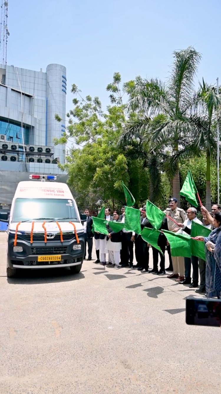 रायपुर पुलिस की जांच को मिली नई रफ्तार: एफएसएल डायरेक्टर और पुलिस कमिश्नर ने किया आधुनिक मोबाइल फोरेंसिक वैन का शुभारंभ