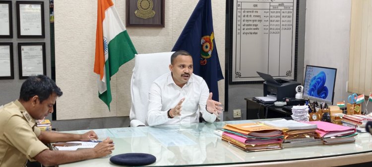 धमतरी: कानून व्यवस्था और बेसिक पुलिसिंग मजबूत करने एसपी ने ली समीक्षा बैठक