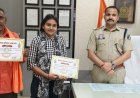 धमतरी पुलिस के सम्मान में गूंजी मधुर तान: एसपी सूरज सिंह परिहार ने प्रशस्ति पत्र देकर बढ़ाया हर्षलता का मान