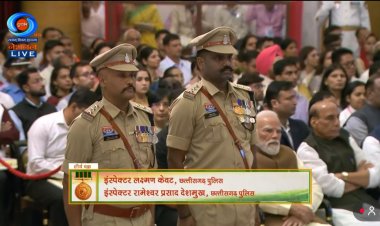 महामहिम राष्ट्रपति श्रीमती द्रौपदी मुर्मू द्वारा "शौर्य चक्र" से सम्मानित हुए कांकेर जिले के दो वीर पुलिस अधिकारी