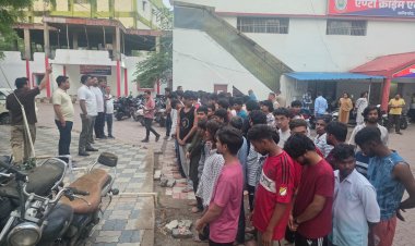 देर रात रायपुर में पुलिस की ताबड़तोड़ चेकिंग: 60 संदिग्ध हिरासत में, गांजा और शराब जब्त