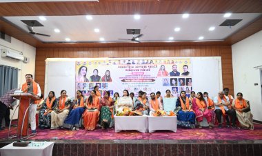 बसना के मंगल भवन में भाजपा महिला मोर्चा का जिला स्तरीय सम्मेलन संपन्न,राष्ट्रीय पदाधिकारी सुमित्रा दहिया एवं विधायक डॉ संपत अग्रवाल हुए शामिल
